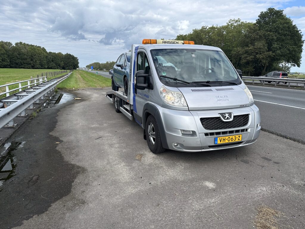 Autobedrijf Arissen biedt pechhulp langs de snelweg